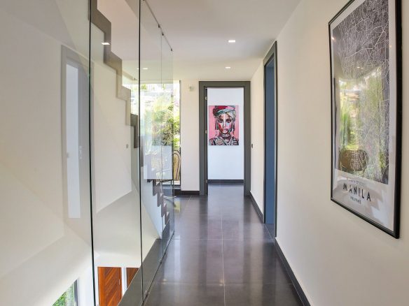 584