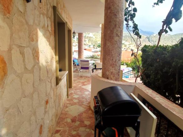 584