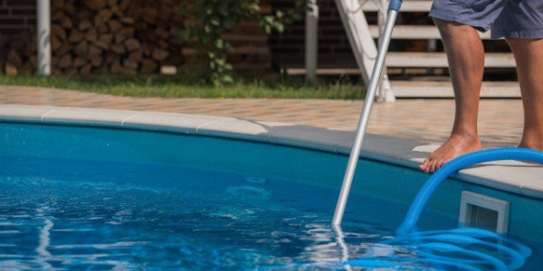Pool-Cleaning-Service